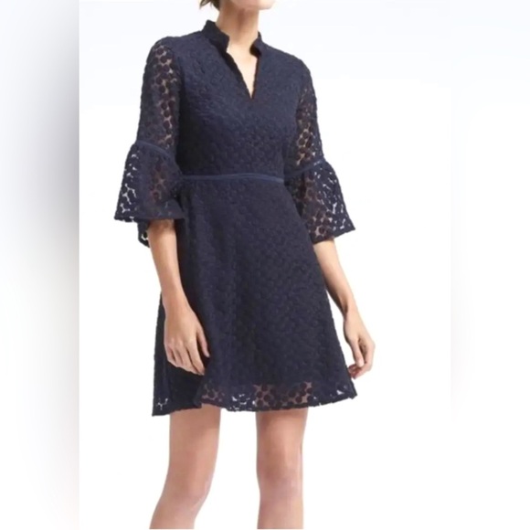 Banana Republic Dresses & Skirts - BANANA REPUBLIC Navy blue Embroidered/Knit  Size 2